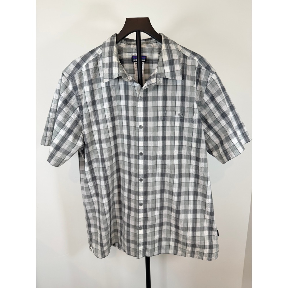 Patagonia Mens XL Short Sleeve Plaid Button Down Shirt Grey White Seersucker